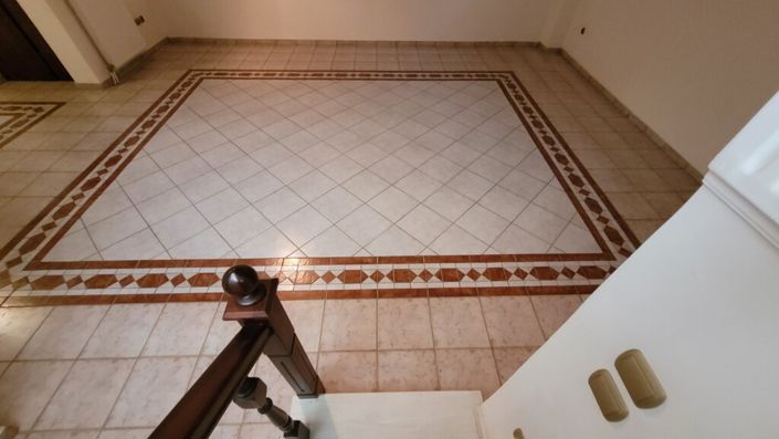 Image No.19-6 Bed Property for sale