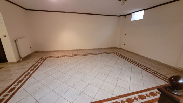 Image No.20-6 Bed Property for sale