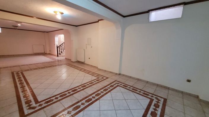 Image No.24-6 Bed Property for sale