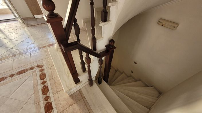 Image No.25-6 Bed Property for sale