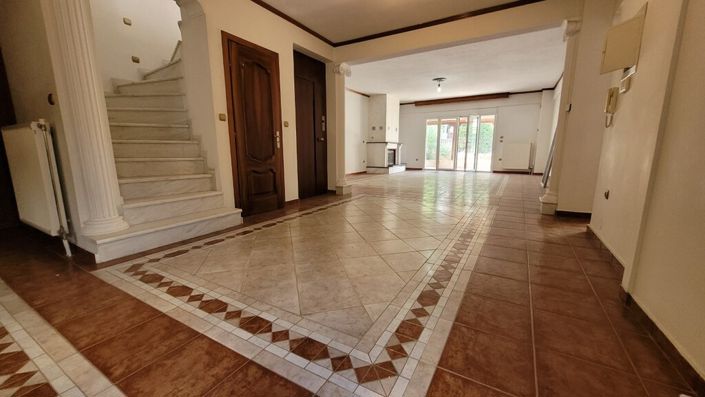 Image No.9-6 Bed Property for sale