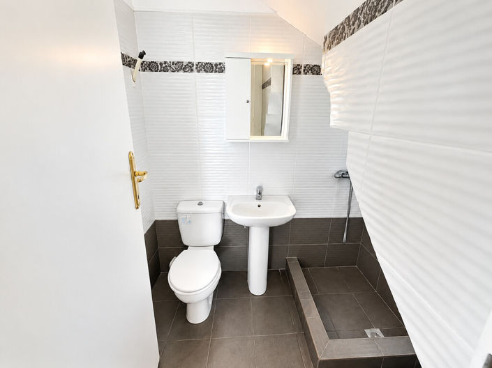 Image No.8-3 Bed Maisonette for sale
