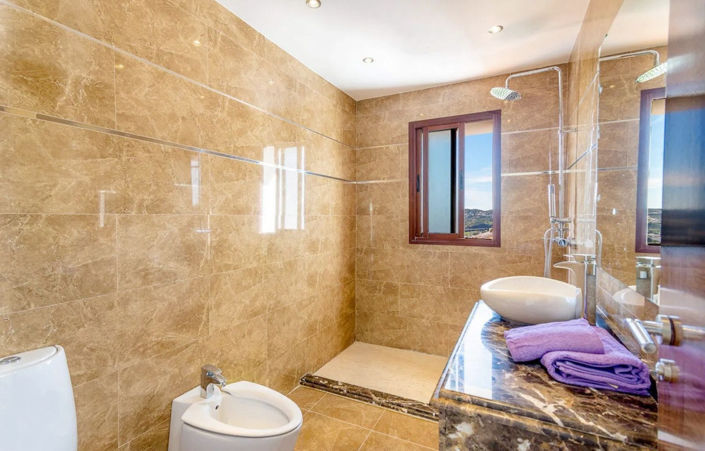 Image No.8-5 Bed Villa for sale