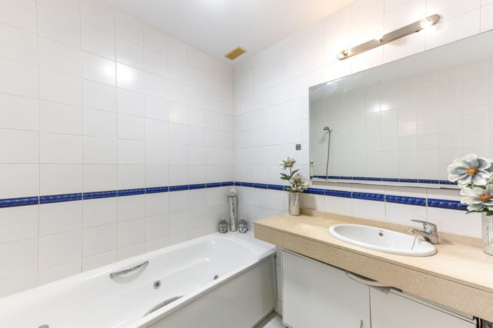 Image No.19-3 Bed Townhouse for sale