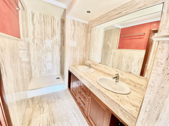 Image No.22-3 Bed Townhouse for sale