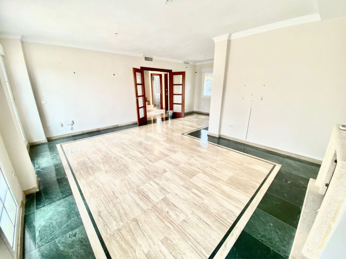 Image No.5-3 Bed Townhouse for sale