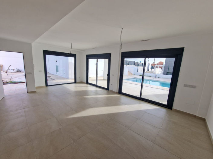 Image No.9-4 Bed Villa for sale