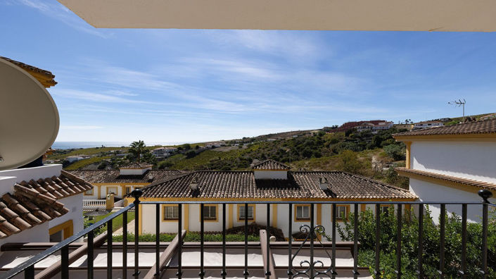 Image No.26-3 Bed Townhouse for sale