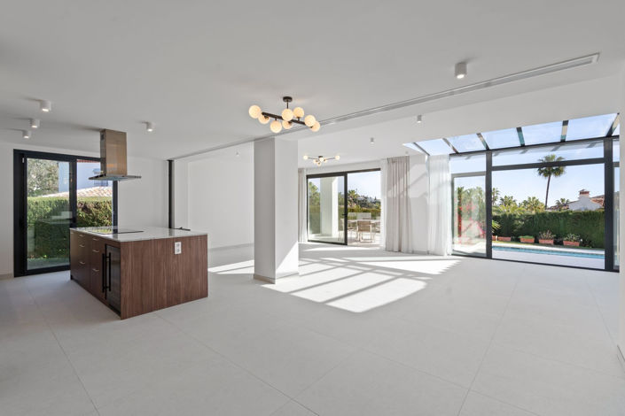 Image No.5-4 Bed Villa for sale