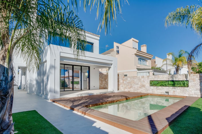 Image No.1-4 Bed Villa for sale