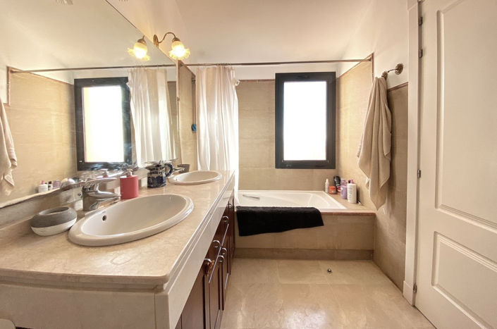 Image No.29-3 Bed Apartment for sale