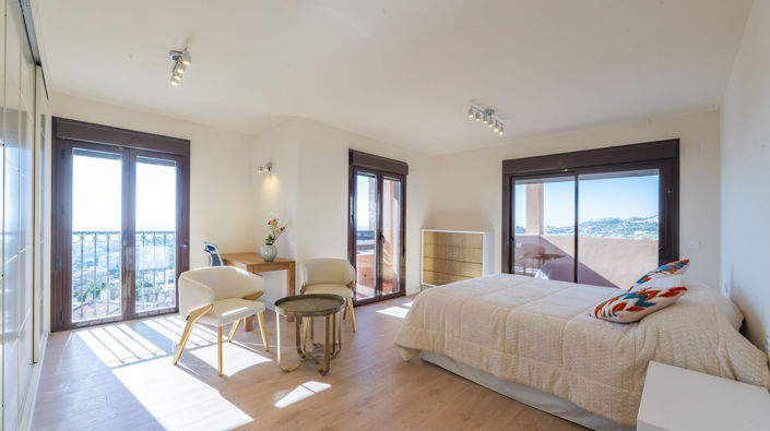 Image No.12-3 Bed Apartment for sale