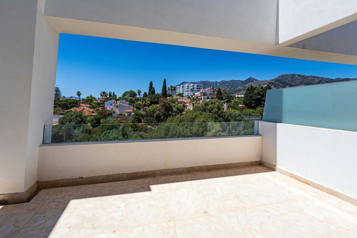 Image No.20-4 Bed Townhouse for sale