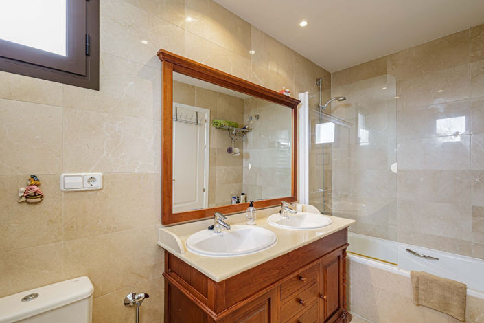 Image No.11-3 Bed Apartment for sale