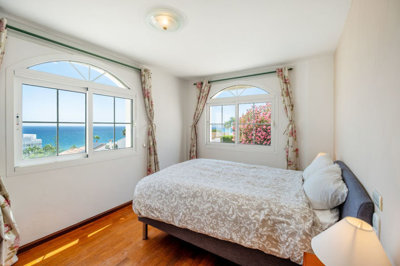 13-5fd73dea700db77384c091ca9818b1a9