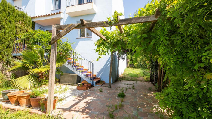 Image No.22-3 Bed Townhouse for sale