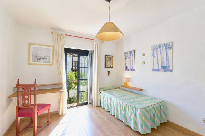 Image No.14-3 Bed Townhouse for sale