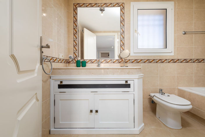 Image No.17-3 Bed Townhouse for sale