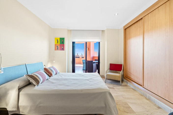 Image No.10-3 Bed Apartment for sale