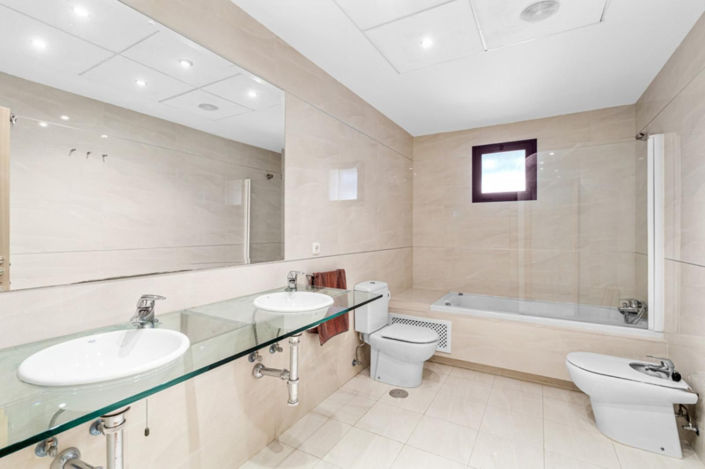 Image No.13-3 Bed Apartment for sale