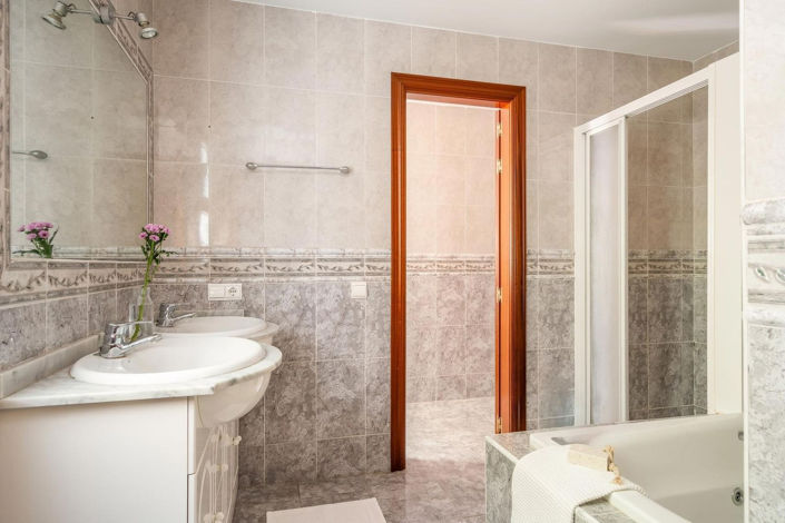 Image No.22-5 Bed Villa for sale