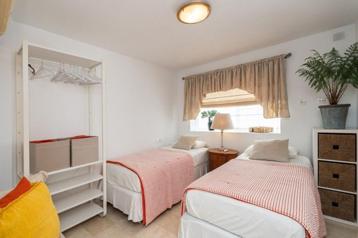 Image No.19-3 Bed Townhouse for sale