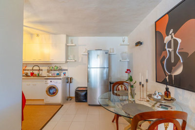 10-bb915d1cb19341576dcdc994b81ab9c5