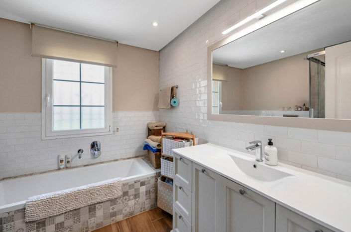 Image No.24-3 Bed Villa for sale