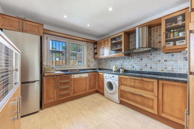 8-e64a9055bba3e77ac8aca3b893cdf826