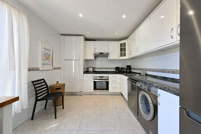 Image No.12-4 Bed Townhouse for sale