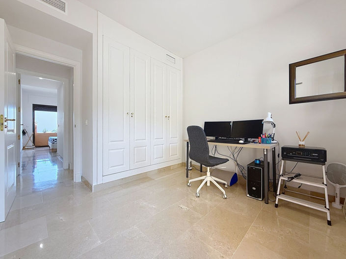 Image No.24-3 Bed Apartment for sale