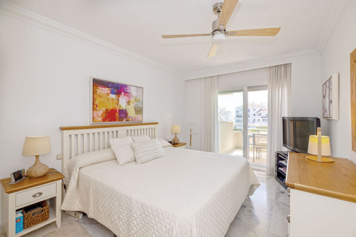 Image No.24-3 Bed Apartment for sale