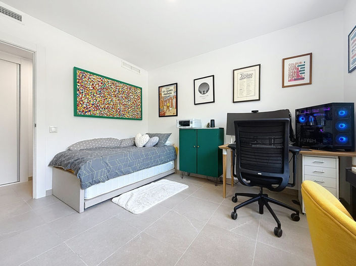 Image No.18-3 Bed Apartment for sale