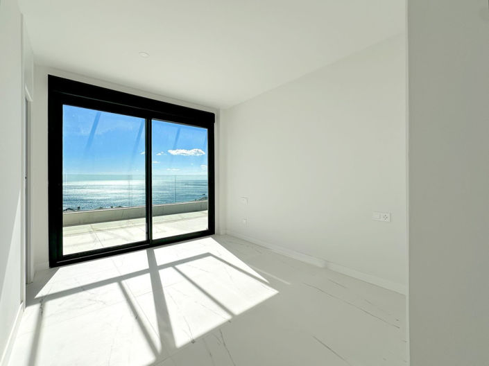 Image No.14-3 Bed Apartment for sale