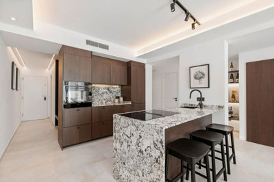 10-bb915d1cb19341576dcdc994b81ab9c5