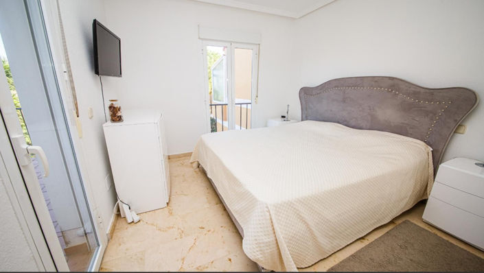 Image No.12-3 Bed Townhouse for sale