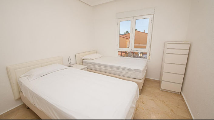 Image No.18-3 Bed Townhouse for sale