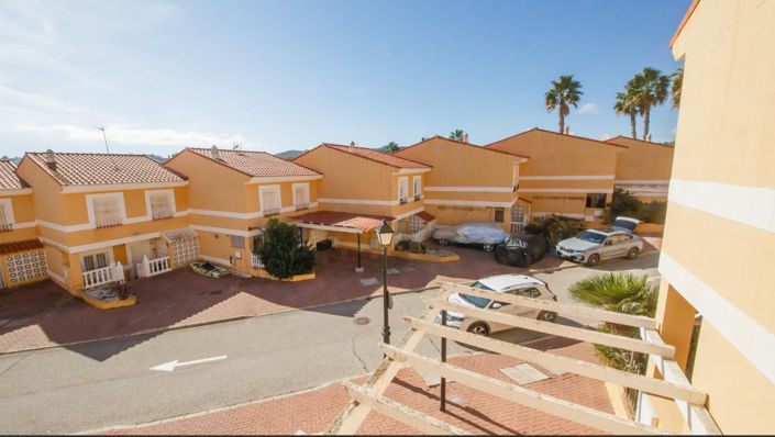 Image No.19-3 Bed Townhouse for sale