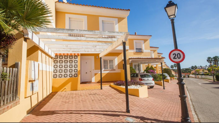 Image No.2-3 Bed Townhouse for sale