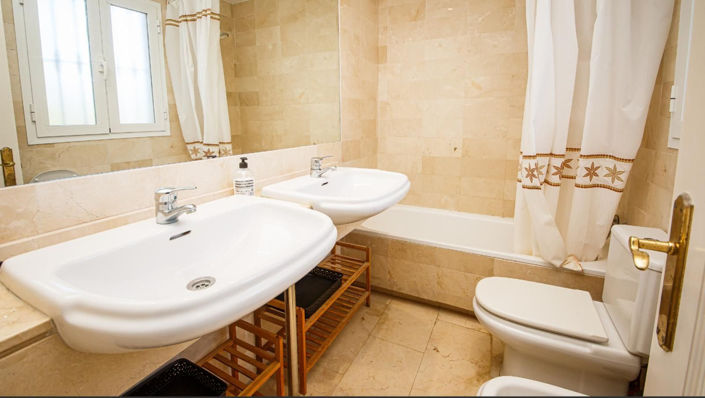 Image No.21-3 Bed Townhouse for sale