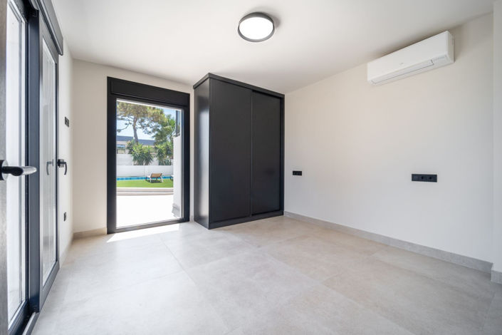 Image No.25-5 Bed Villa for sale