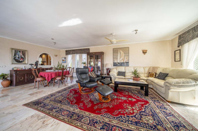 11-20939a0134ad724a8cb2a801094d15a4