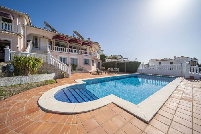 Image No.3-4 Bed Villa for sale