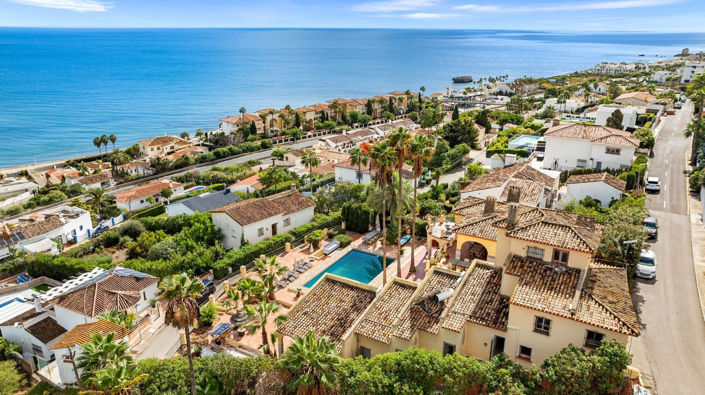 Image No.3-7 Bed Villa for sale