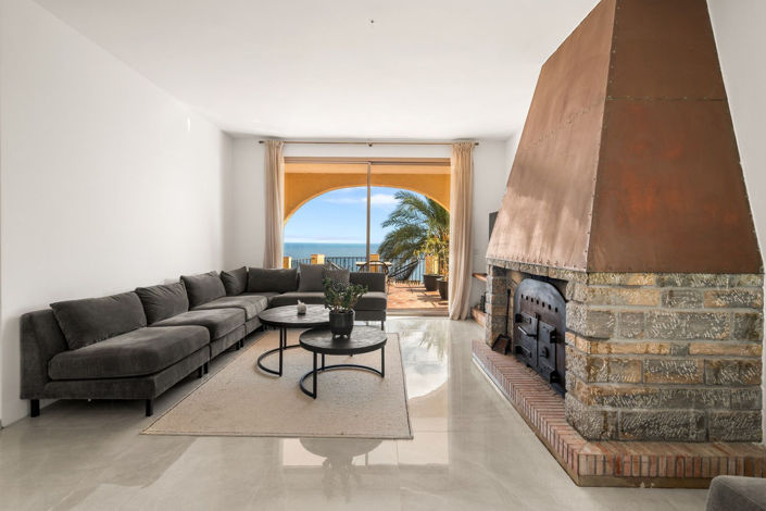 Image No.9-7 Bed Villa for sale