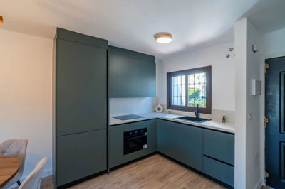 12-53013098fcab6c38b1379cd33298e050