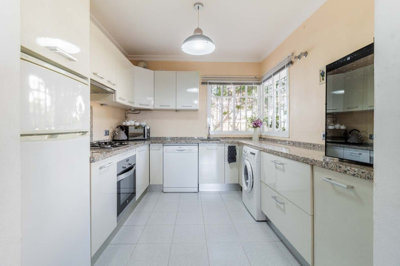 12-53013098fcab6c38b1379cd33298e050