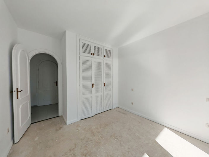 Image No.11-2 Bed Townhouse for sale