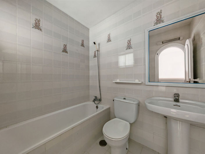 Image No.12-2 Bed Townhouse for sale