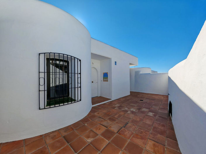 Image No.15-2 Bed Townhouse for sale